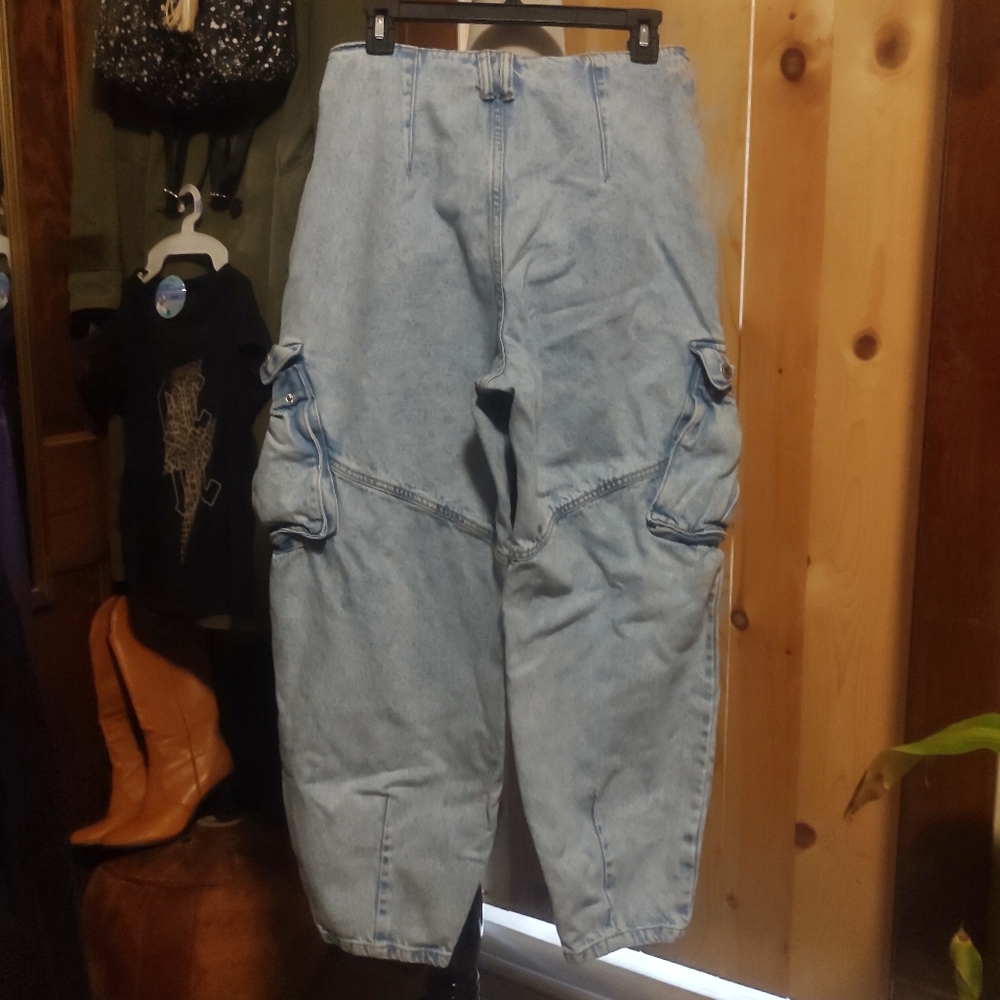 *SOLD* BERSHKA | HIGH WAISTED CARGO MOM JEANS - Picture 3 of 9